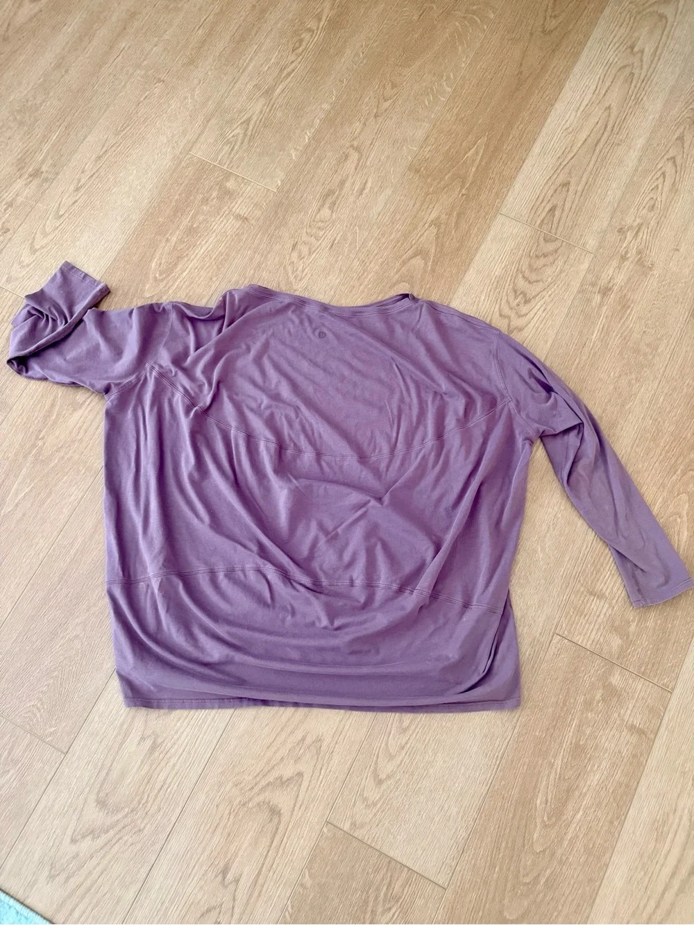 3 Lululemon Back in Action Long Sleeve - Picture 3 of 3
